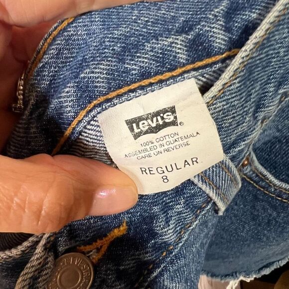 Levi's Classic Blue Denim Shorts - Picture 2 of 9